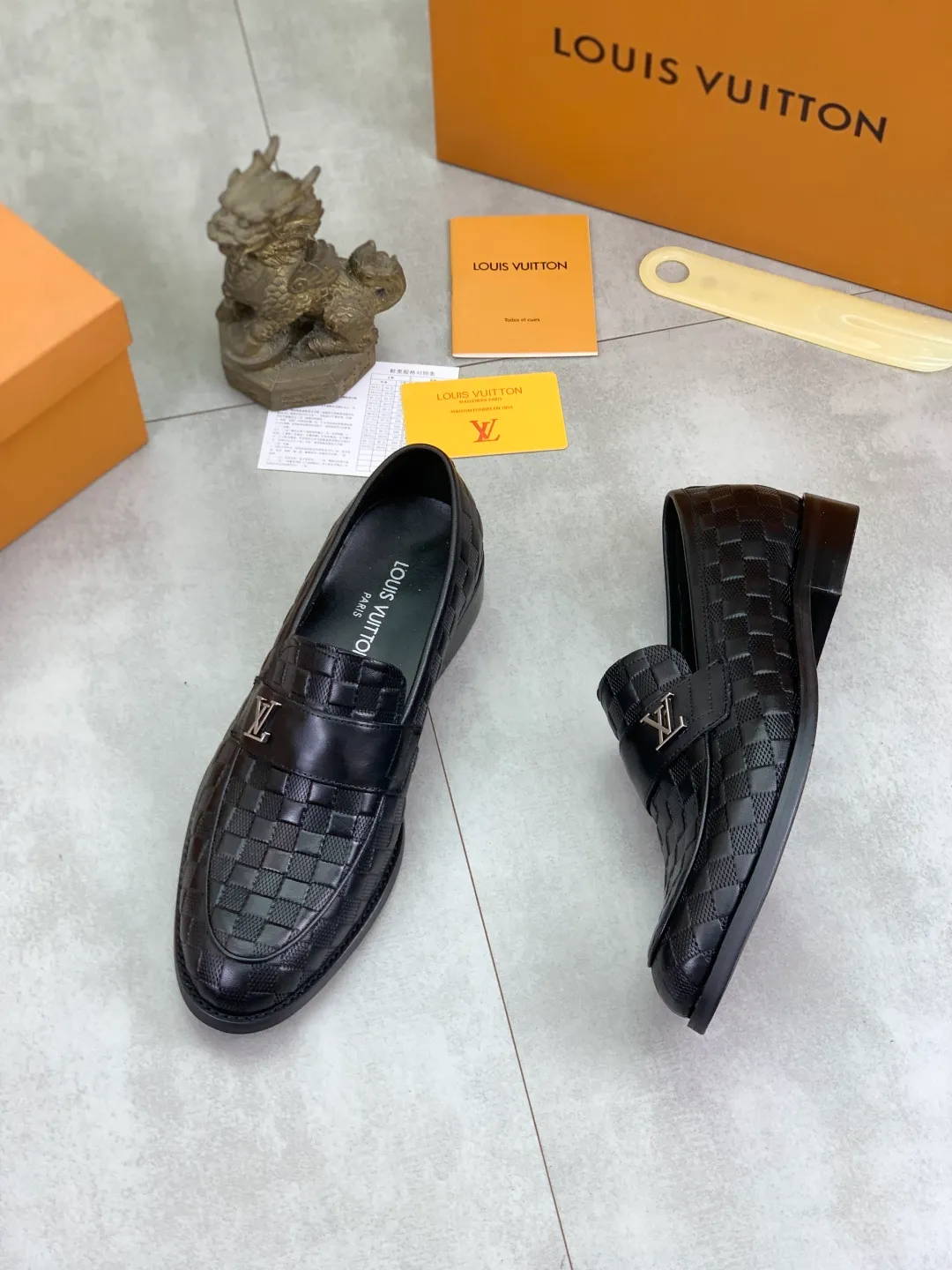 Men's Men's Shoes 💰P420 [New Style] 💰Yangli💎💎💎[Louis Vuitton] LV high-end men's formal business leather shoes, original order 1:1! Original imported calfskin, original metal buckle, imported sheepskin lining for feet, original outsole, men's shoe size: 39-45 (38.46 customized) black optional